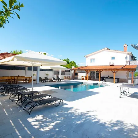 Vacation Villa Matic With 7 Bedrooms-3